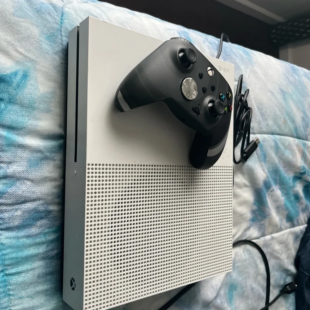 One S White Console